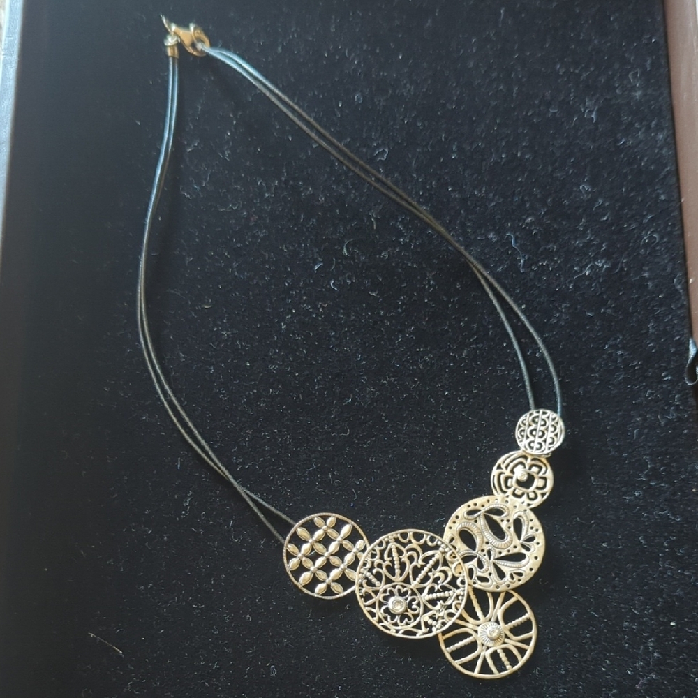 Elegant Silver Pendant Necklace
